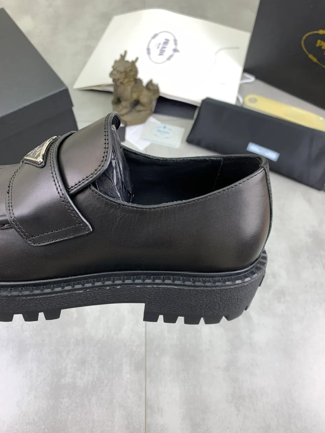Men's men's shoes 💰P680 new style 💰 💎💎💎 water-dyed cow lining original order quality PRADA —🆘. Prada original order purchasing agent, high-end business leather shoes, fabric: imported from Italy calfskin ➕ water-dyed cow lining / cowhide lining ➕ special original foam outsole, fine workmanship, real thing ^_^ Photographed 🎬size: 39-45